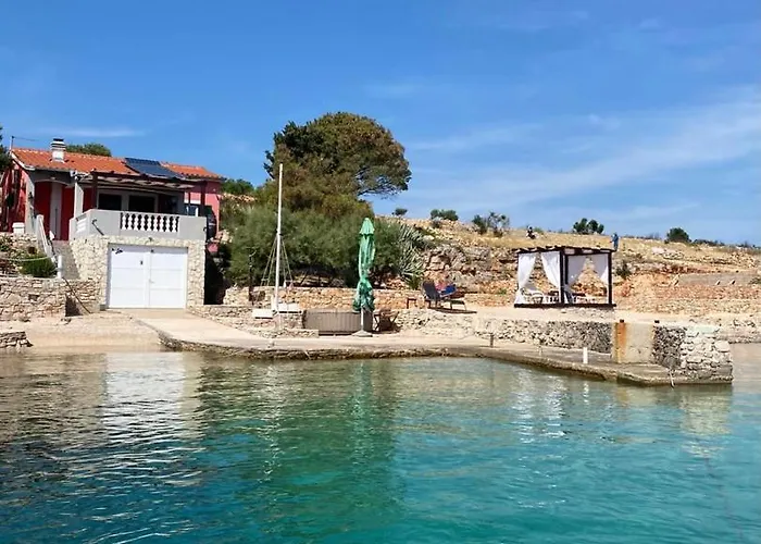 Island Paradise Lavdara בית נופש *