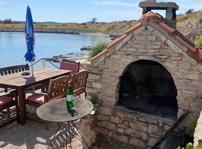בית נופש Island Paradise Lavdara סאלי